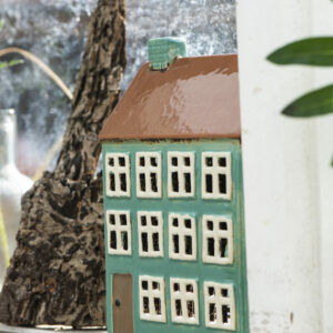 Haus für Teelicht braunes Dach 2 Schornsteine
