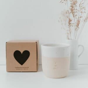 Becher „Be kind“ aus Steingut