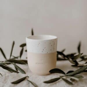 Becher „Schwester“ aus Steingut